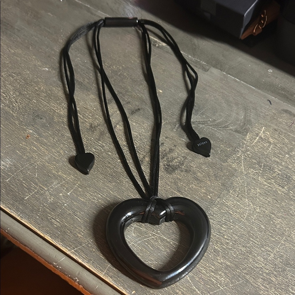 Zsiska Hollow Black Heart‎ Pendant Necklace